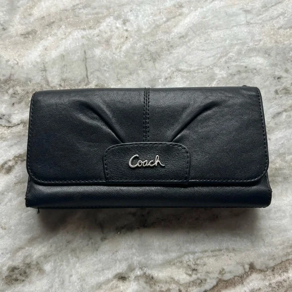 Coach wallet - Picture 1 of 6